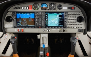 diamond aircraft cockpit DA40-14_320x200